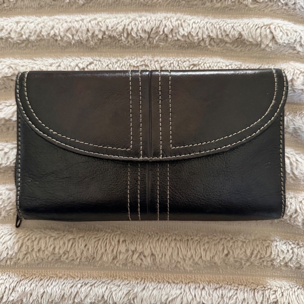Buxton Women Leather Tri-Fold Clutch Wallet Black‎ Contrast Stitching